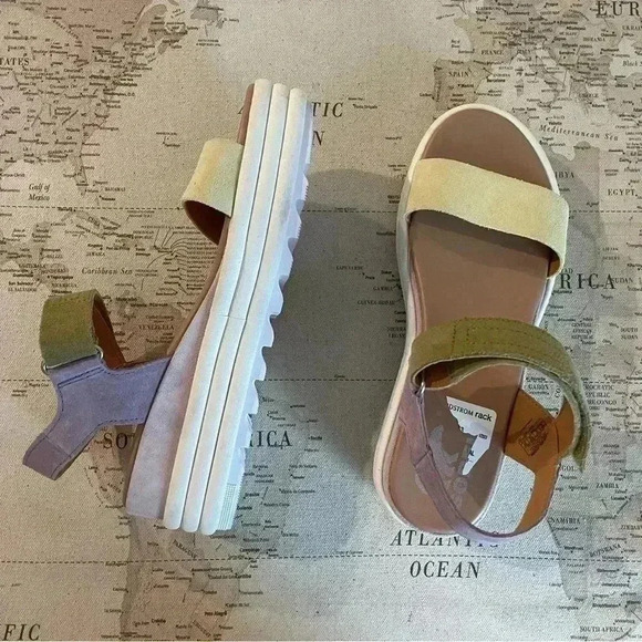 Sorel Cameron Platform Sandals
8 NWOB - Picture 6 of 7